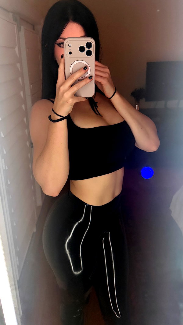 chloerhawkinss instagram image archive image