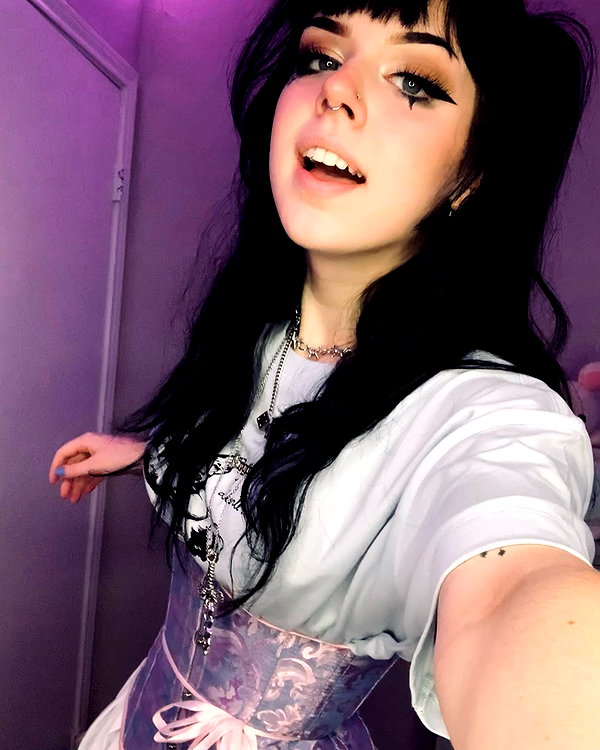 yeahimcaroline instagram image archive image