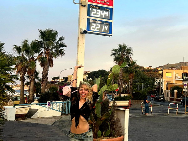 leni.bahr instagram image archive image