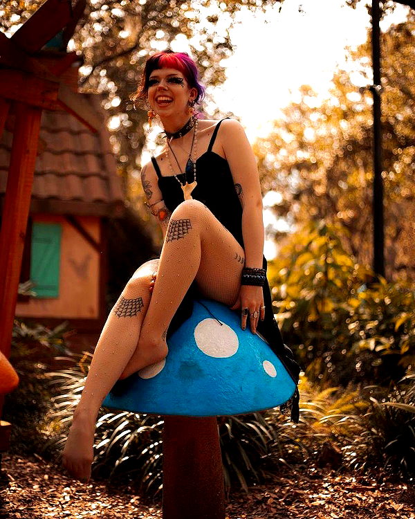 yeahimcaroline instagram image archive image