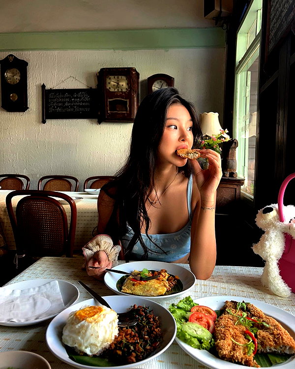 ll.lu1s instagram image archive image