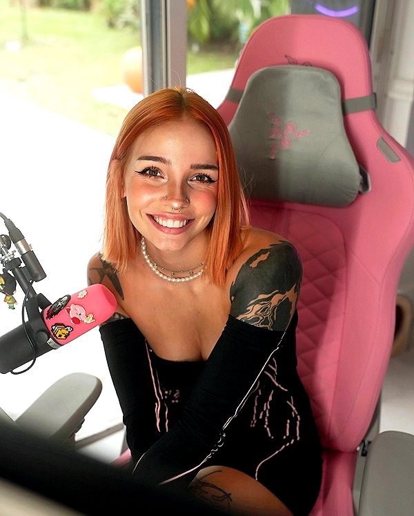 peachtoot.plz instagram image archive image
