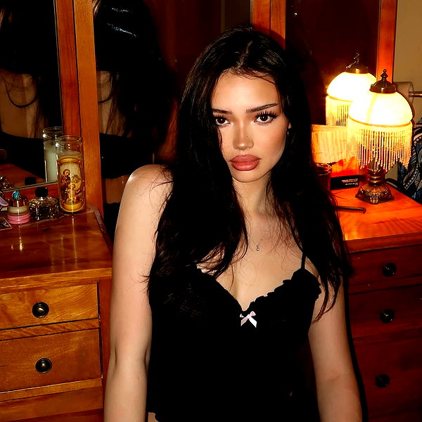 baddiesessence instagram image archive image