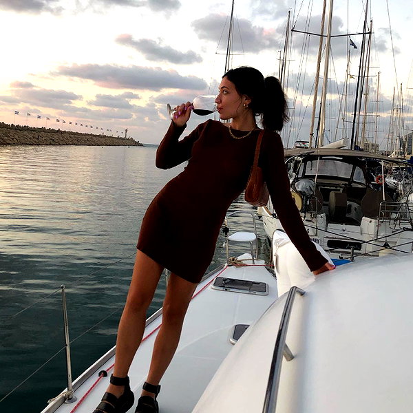 romi_henenson instagram image archive image