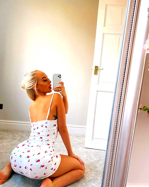 rhiannonbluee instagram image archive image