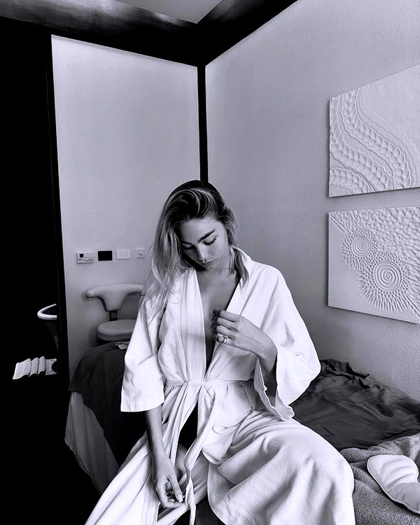 maya.keyy instagram image archive image