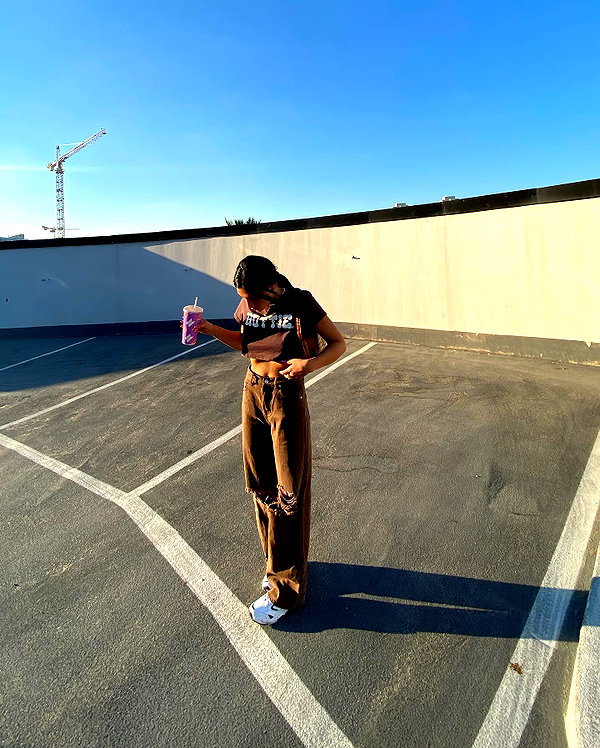 romi_henenson instagram image archive image