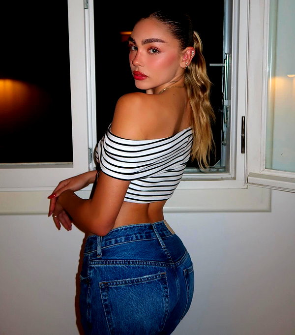 maya.keyy instagram image archive image