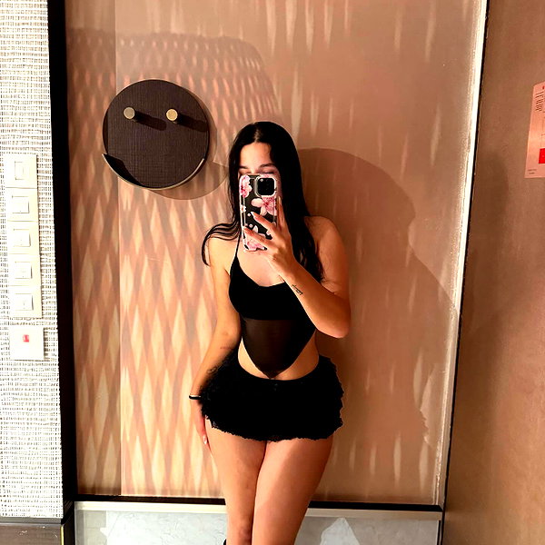 lia.lindner instagram image archive image