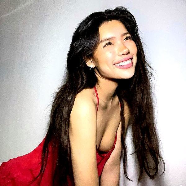 baddiesessence instagram image archive image
