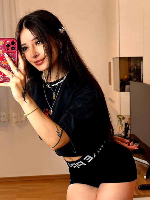 cata.leyah instagram image archive image