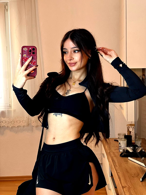 cata.leyah instagram image archive image