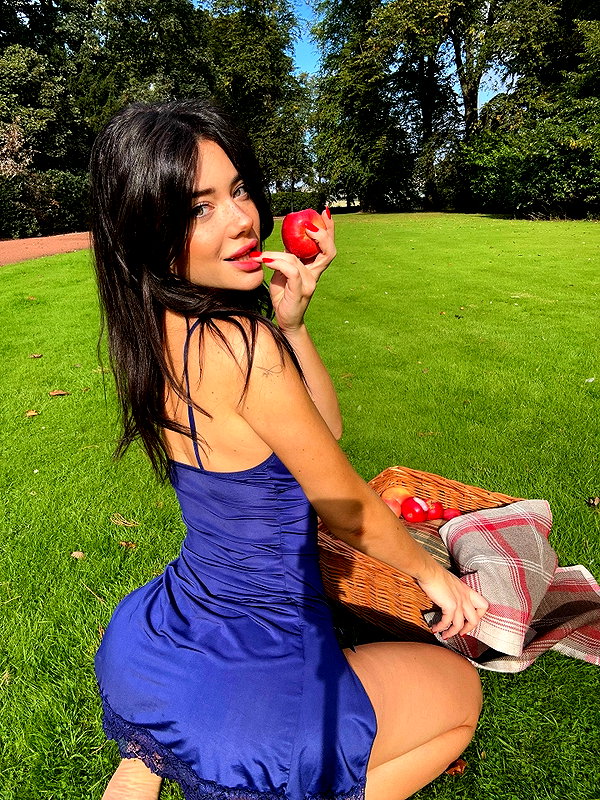 vanessa.rhd instagram image archive image
