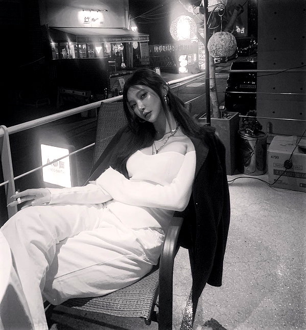 Archived image from @heroineseen on Instagram