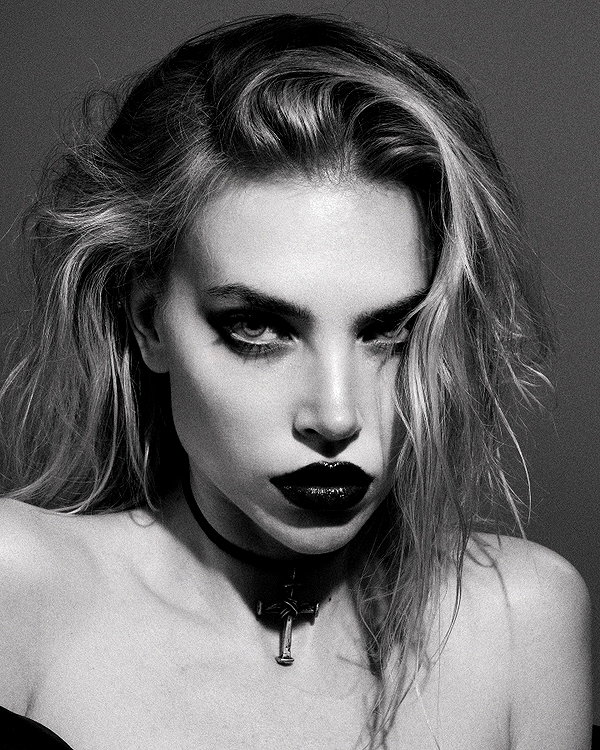 anya4everr instagram image archive image