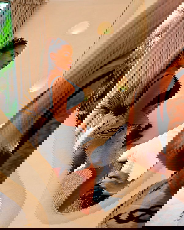 itshayleydavies itshayleydavies archive image