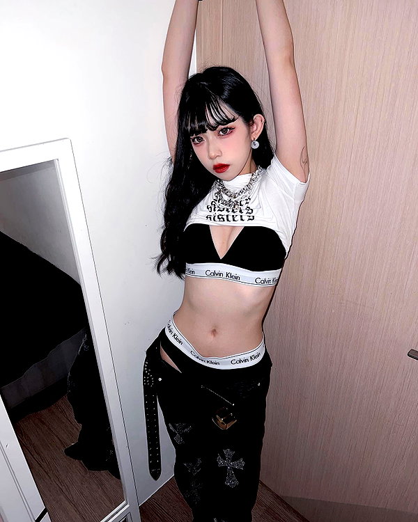 nixqq.425_ instagram image archive image