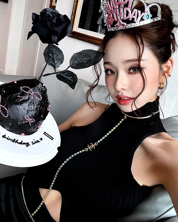 dear.zia instagram image archive image