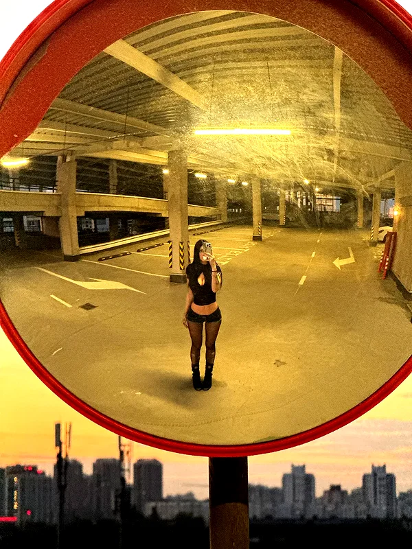 chica.niebla instagram image archive image