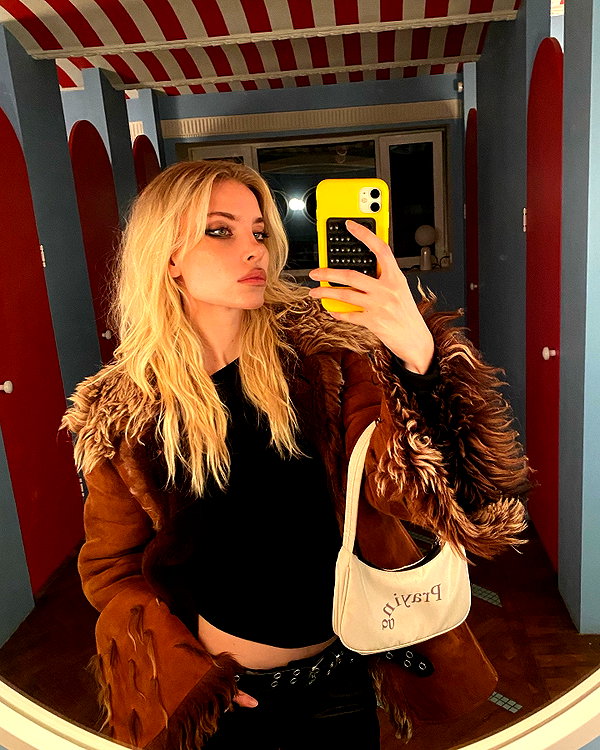 anya4everr instagram image archive image
