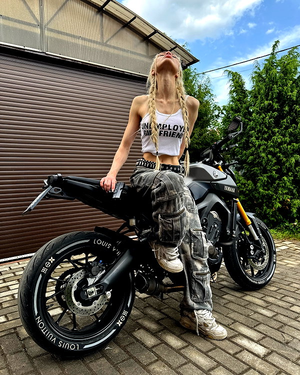 vik4au instagram image archive image