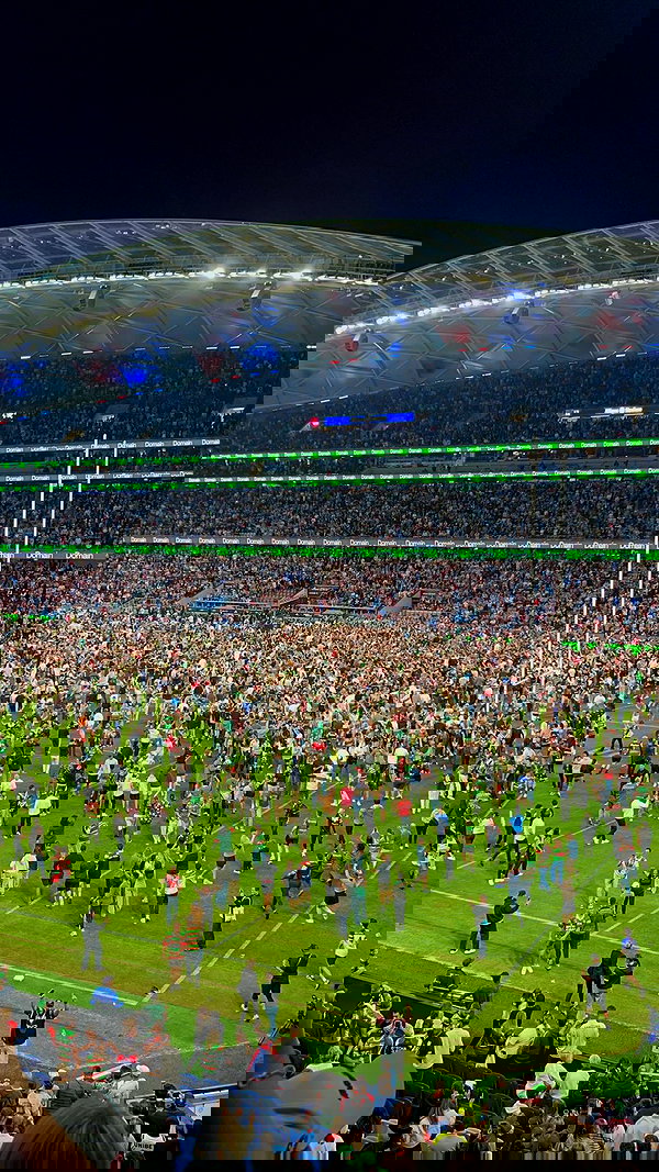 ellamwatts_ ellamwatts_ archive image