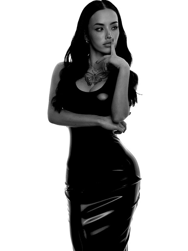 lyna_com2000 instagram image archive image