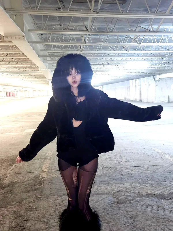 chica.niebla instagram image archive image