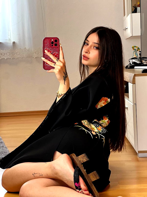 cata.leyah instagram image archive image