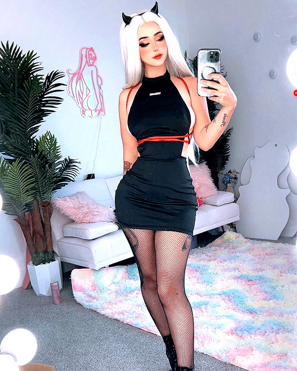 ellaexplicit_ instagram image archive image