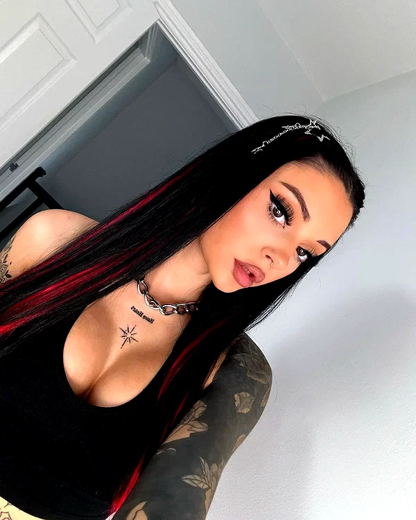 chica.niebla instagram image archive image