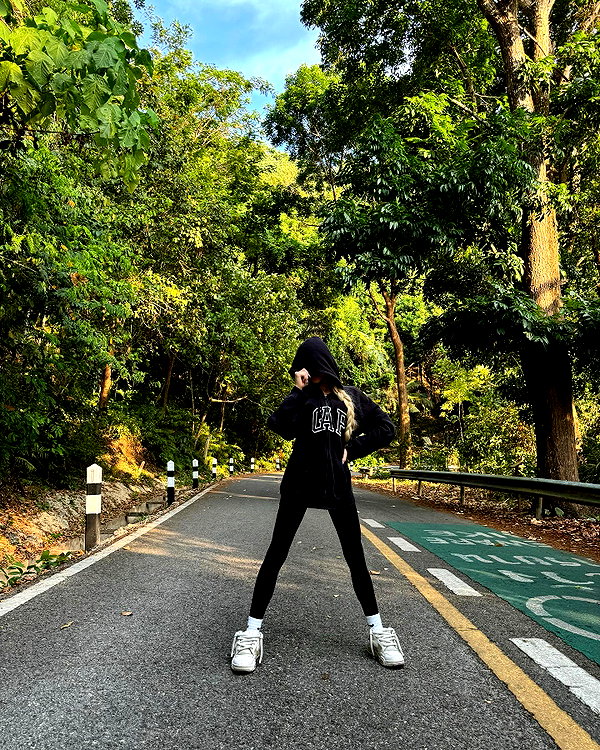 vik4au instagram image archive image