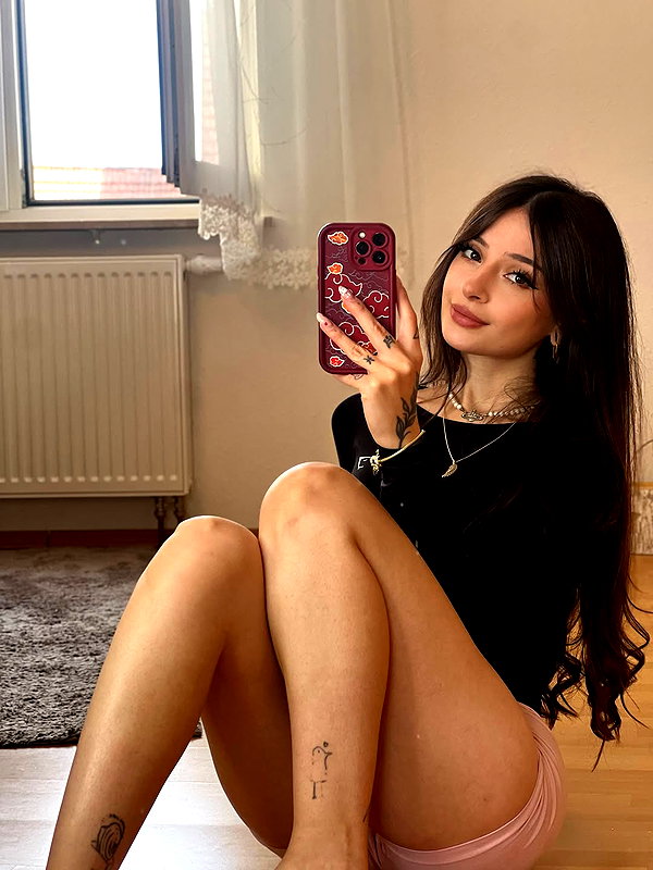 cata.leyah instagram image archive image