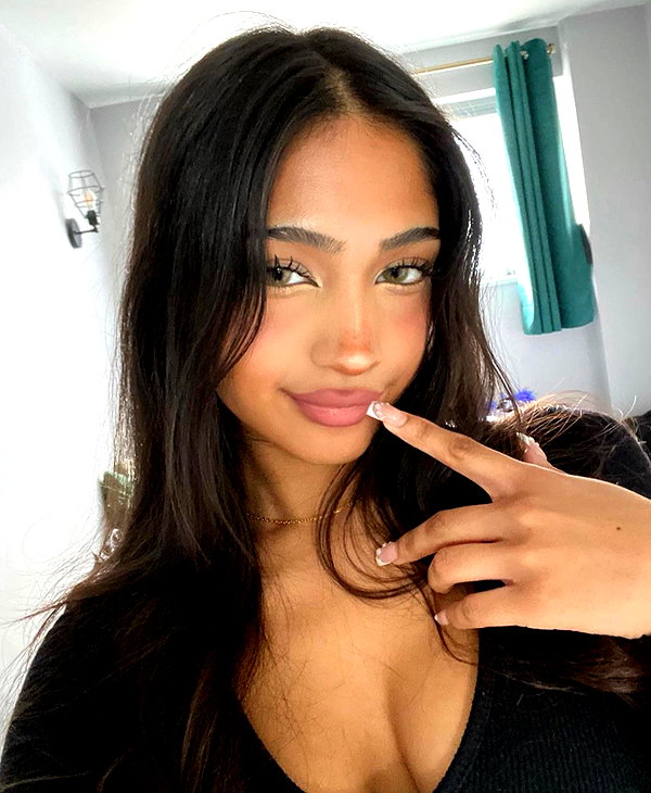 baddiesessence instagram image archive image