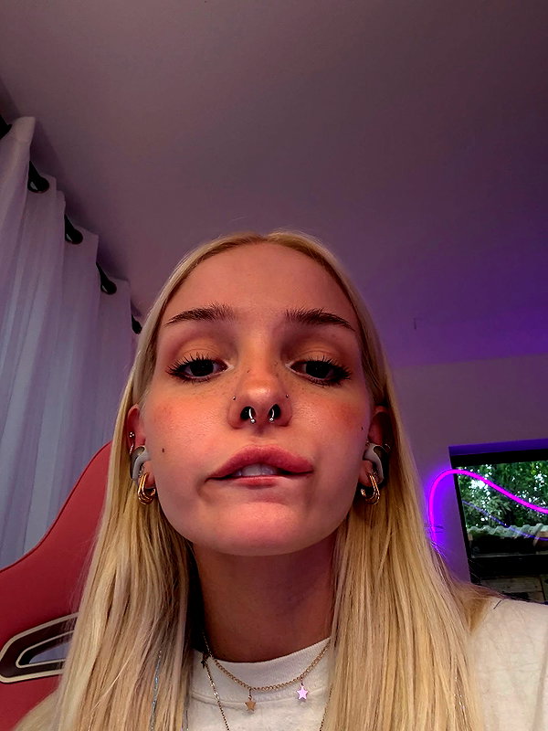 peachtoot.plz instagram image archive image