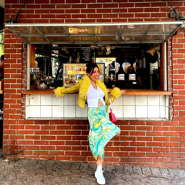 romi_henenson instagram image archive image