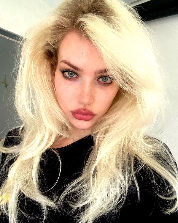 anya4everr instagram image archive image