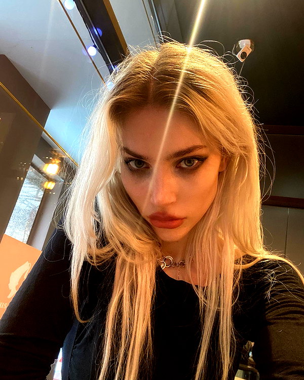 anya4everr instagram image archive image