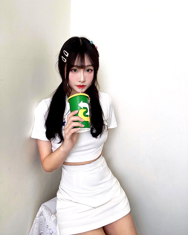 lai_931201 instagram image archive image