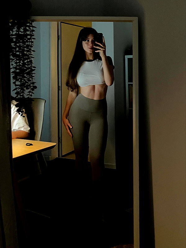 lia_ey99 instagram image archive image