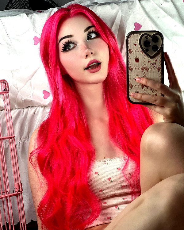 danielle.mercedie instagram image archive image