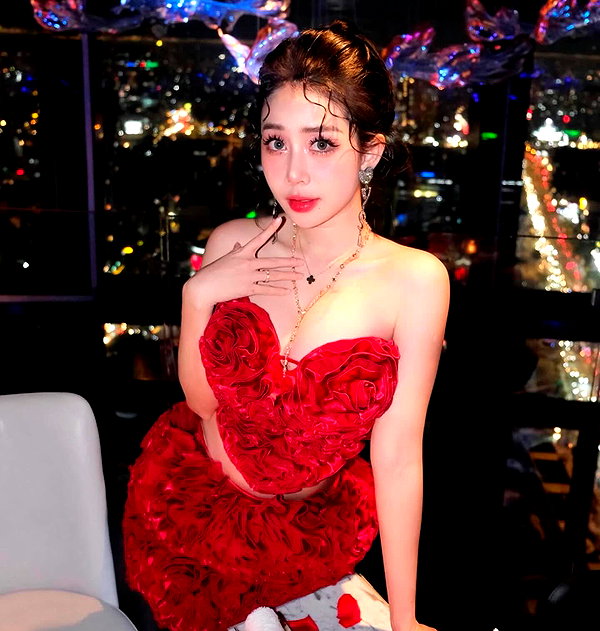 lyhythuedoxinh instagram image archive image