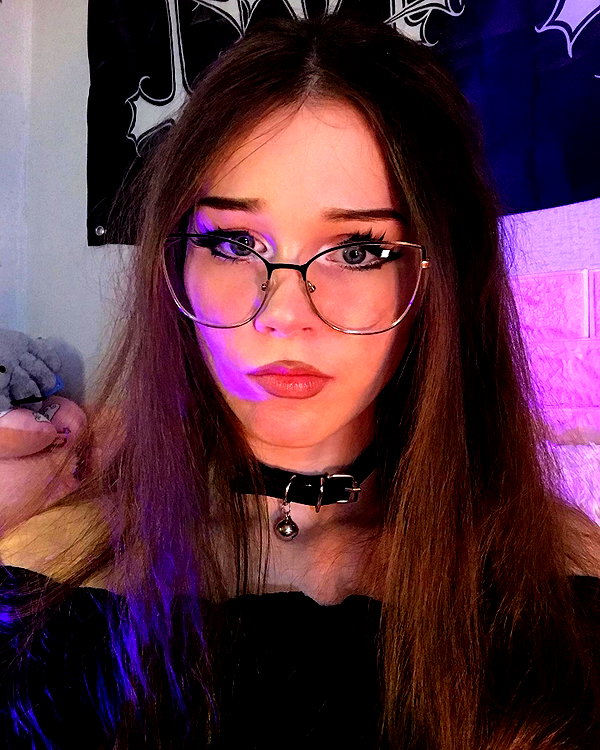tiny.eviluv instagram image archive image