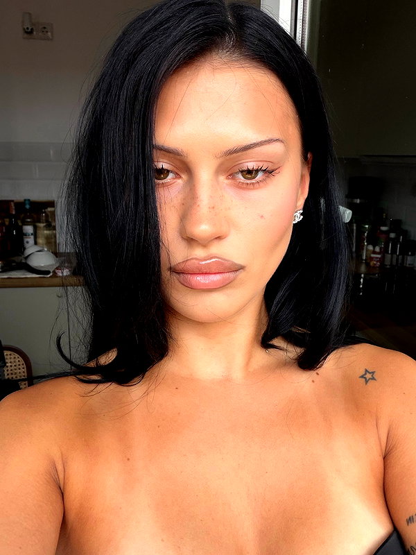 karolinaawasik instagram image archive image