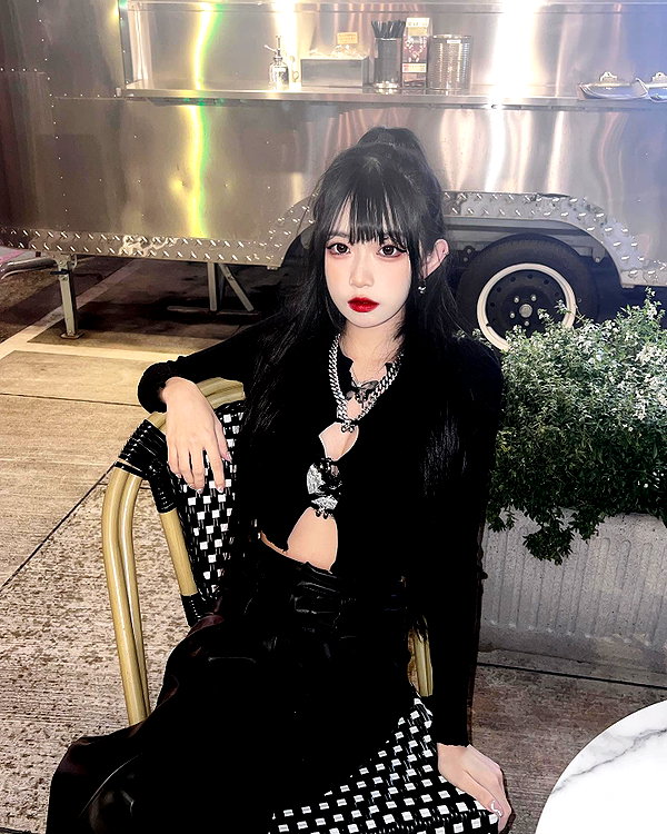 nixqq.425_ instagram image archive image