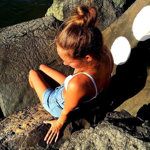 olivia.mathers instagram image archive image