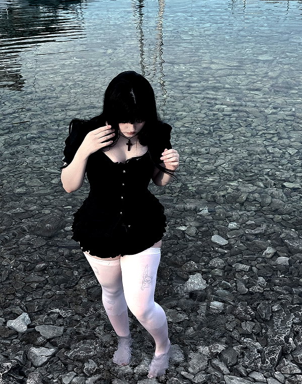 andasrose instagram image archive image