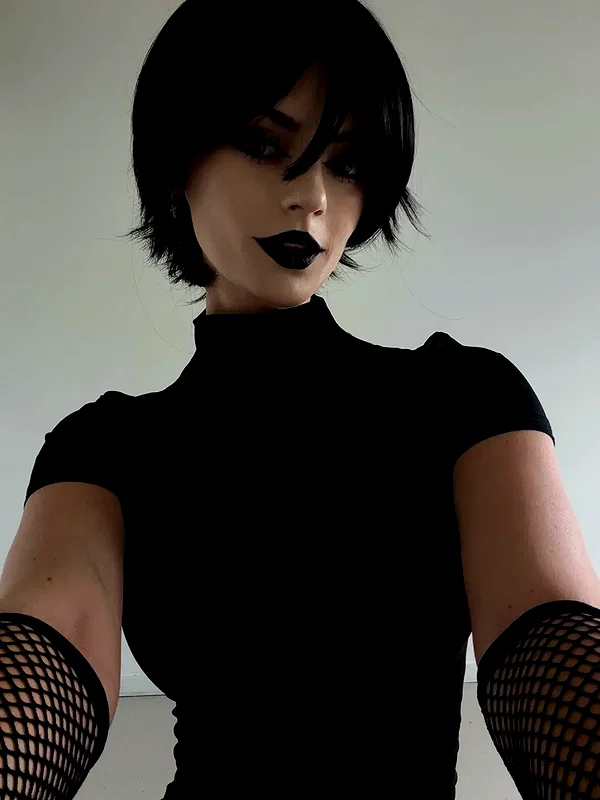 chica.niebla instagram image archive image