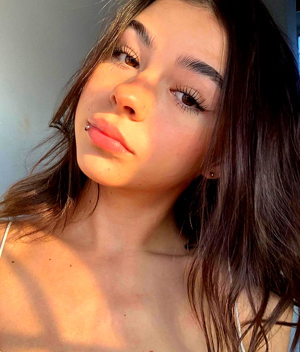 baddiesessence instagram image archive image