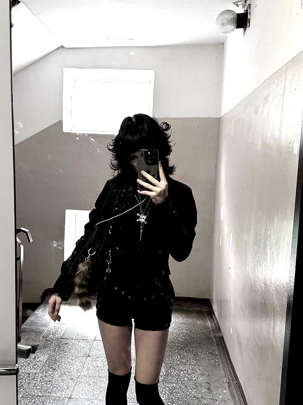 Archived image from @kk3tr1n4 on Instagram